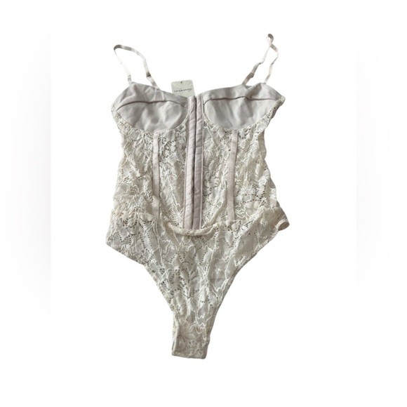 NWT Free People Intimately Women’s Lace Night Cream Thong Bodysuit in size XS - Picture 2 of 6